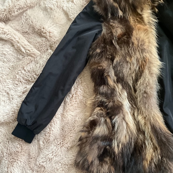 **Stunning Real Raccoon Fur Coat** - Picture 6 of 8